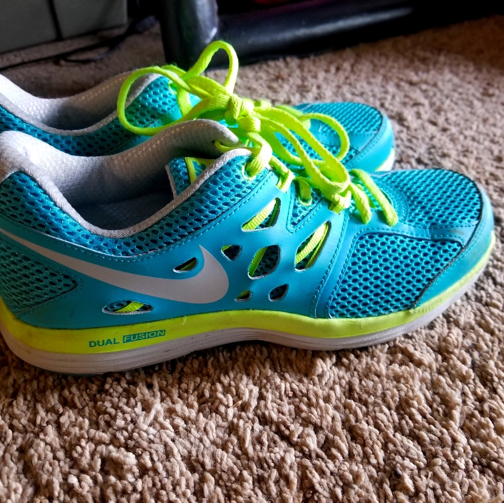 Nike Dual fusion sneakers